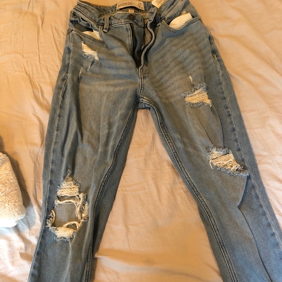 Abercrombie Curve Love Mom Jean. Never worn just washed - Picture 1 of 2